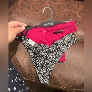 Sophie B. Fuchsia and Black Paisley Thongs Pack